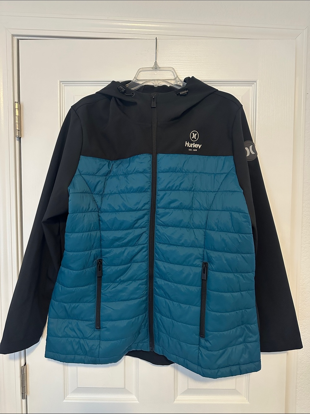 Hurley Black and Teal XXL Jacket Label